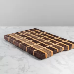 Planche à Découper en Noyer et Érable (Grain de Côté)